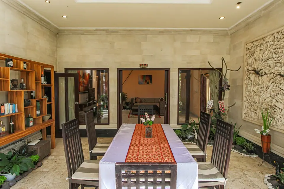 The shared dining table at Villa Sakura