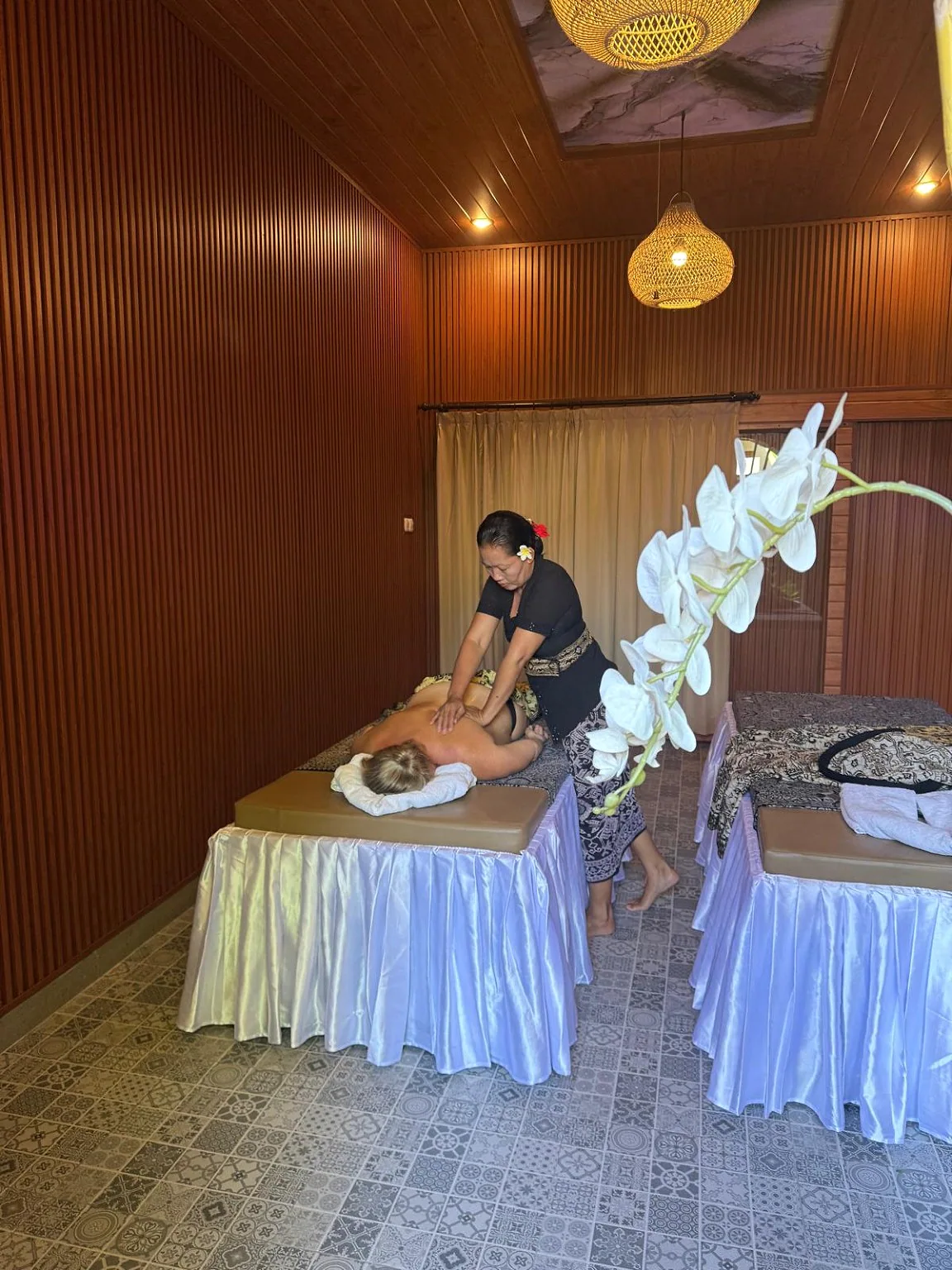 Rai giving a traditional massage at Sakura Spa Ubud