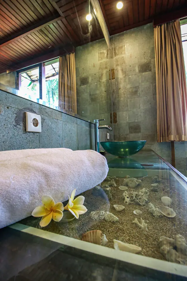 Fresh towels and frangipani flowers in the Sakura Spa treatment area