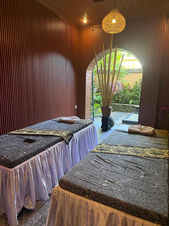 The two treatment beds overlooking the Villa Sakura garden